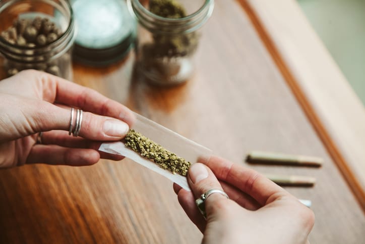 hands making weed rollup