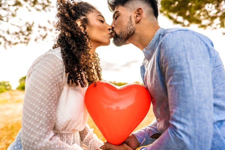 He Said “I Love You” But Does He Mean It? A Guy Reveals The Signs He’s Not Being Sincere