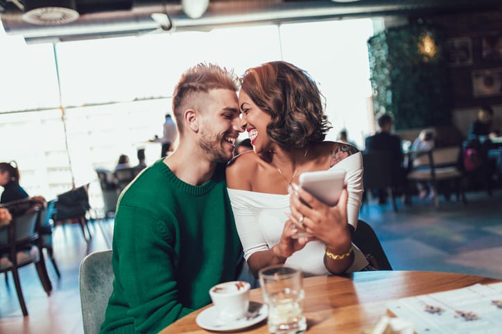dating couple at coffee shop