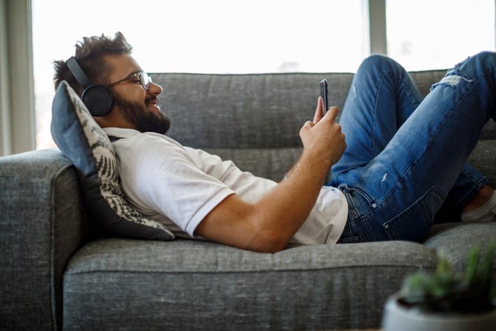 Why A Guy Who Isn’t Texting You Isn’t Worth Your Time