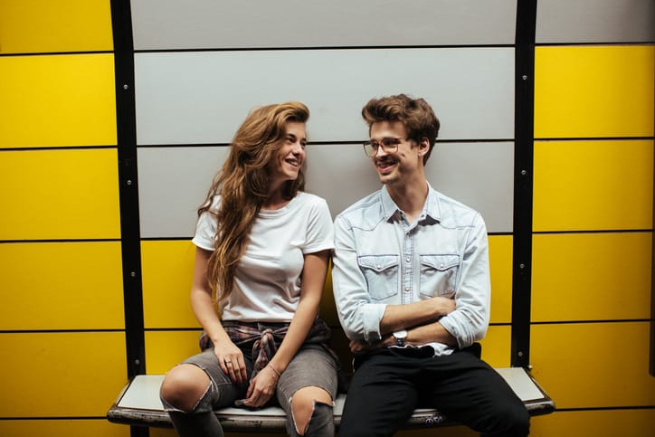 guy likes girl subway