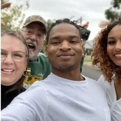 Grandma And Stranger She Accidentally Invited To Thanksgiving Are Celebrating Together For The 7th Year