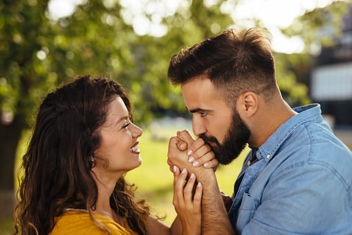 How To Keep Someone Happy: 14 No-Nonsense Tips