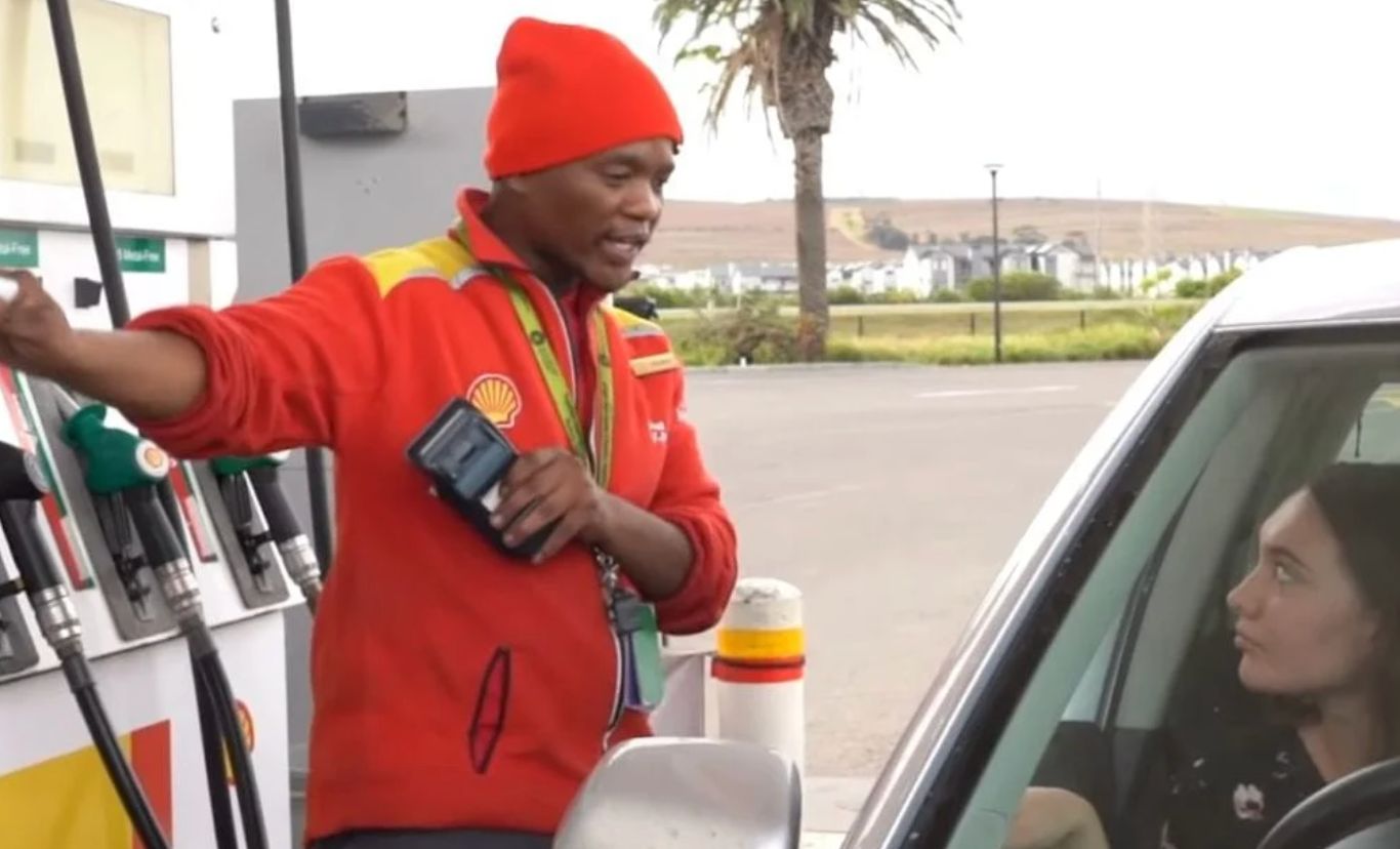 Nkosikho Mbele helps Monet van Deventer