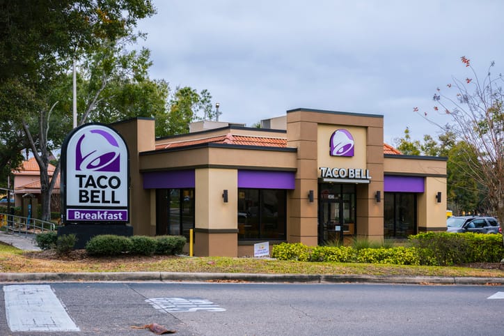 taco bell restaurant exterior