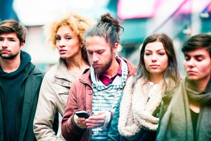 15 Behaviors That Can Make Your Close Friends Uncomfortable