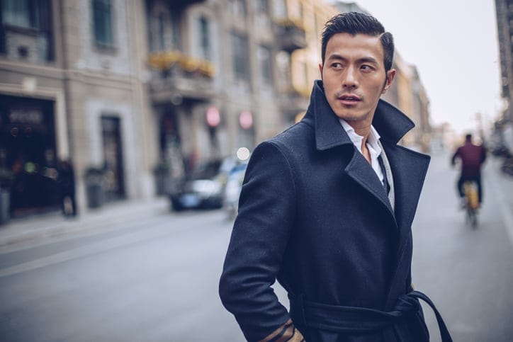 15 Unmistakable Signs He’s a True Gentleman (And Not Just Pretending)