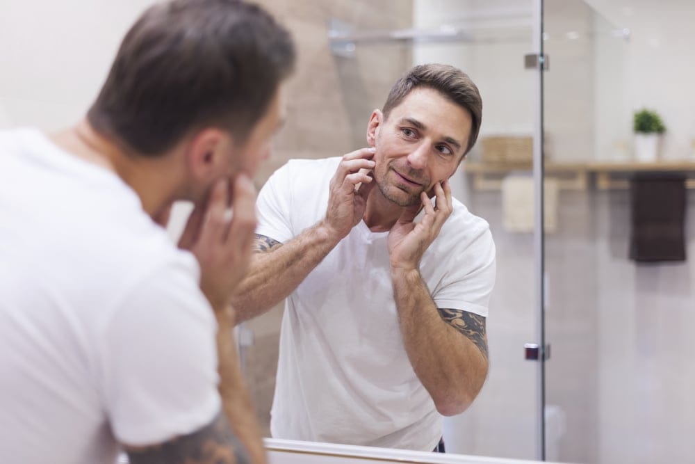 15 Habits That Scream “I’m Insecure About Aging”