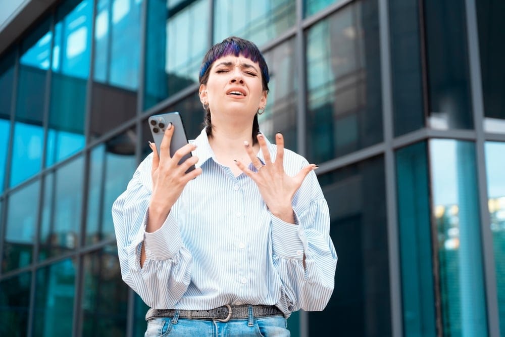 Avoid These 18 Phrases That Make You Look Weak And Insecure
