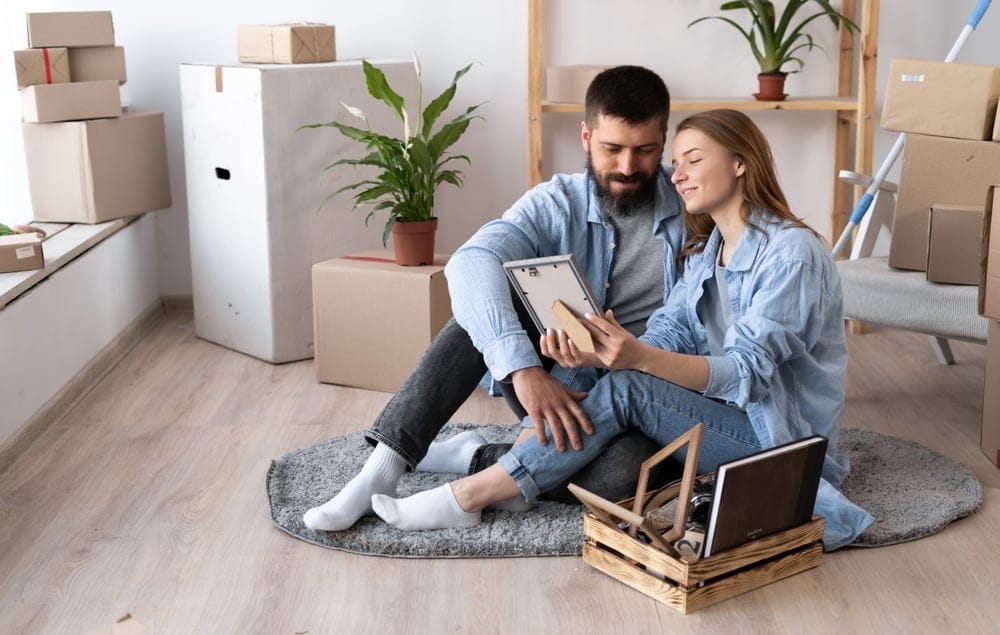 Happy,Young,Couple,Sit,On,Floor,In,Casual,Clothes,Hugging