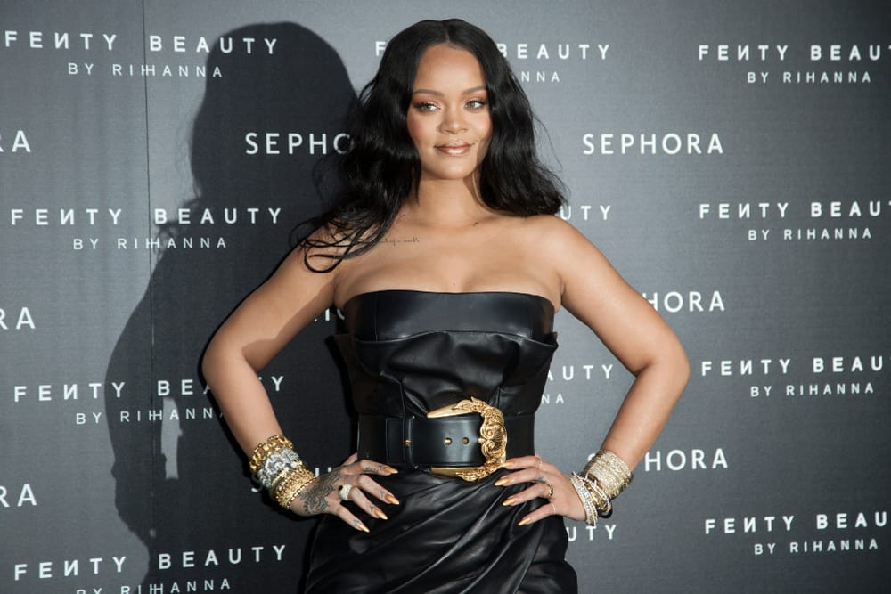 Celebrity Rihanna on the red carpet.