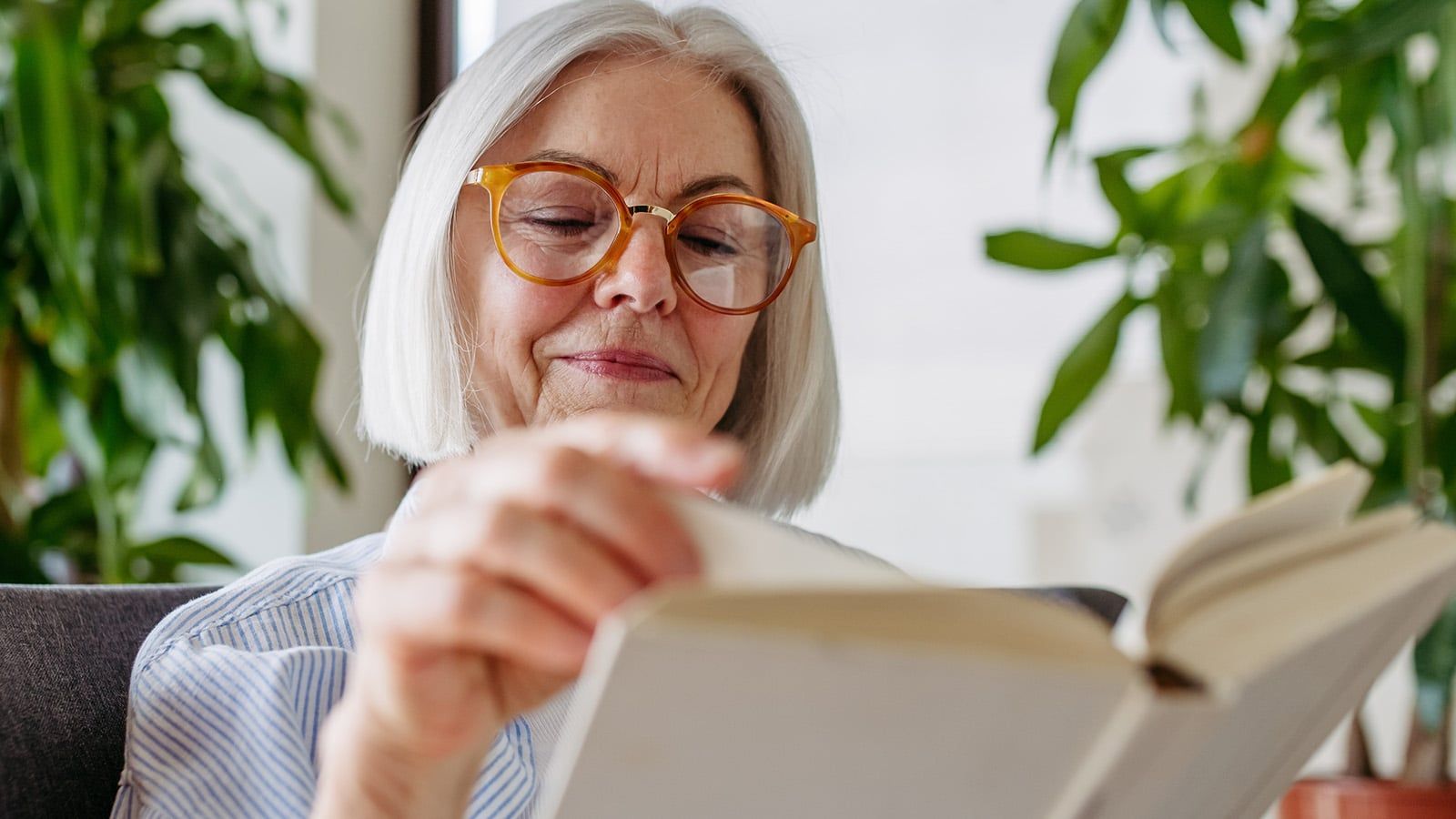 People who stay mentally sharp into their 80s usually aren’t doing puzzles — psychology says the protective habits look more like arguing about politics, learning the new thing badly, and refusing to let anyone finish their sentences for them