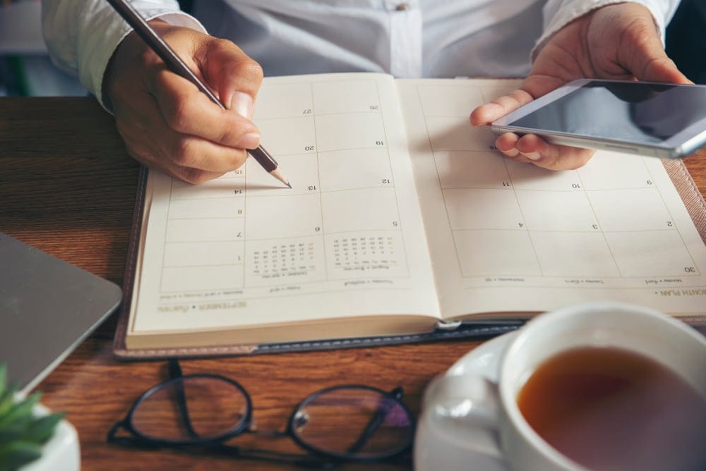 Man using his daily planning calendar.