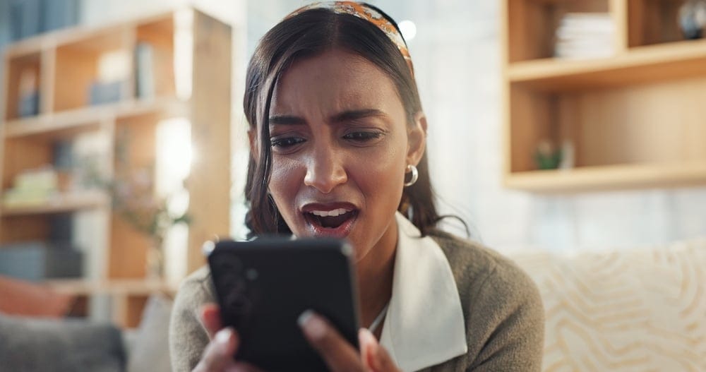 13 Everyday Habits That Are Slowly Killing Your Phone