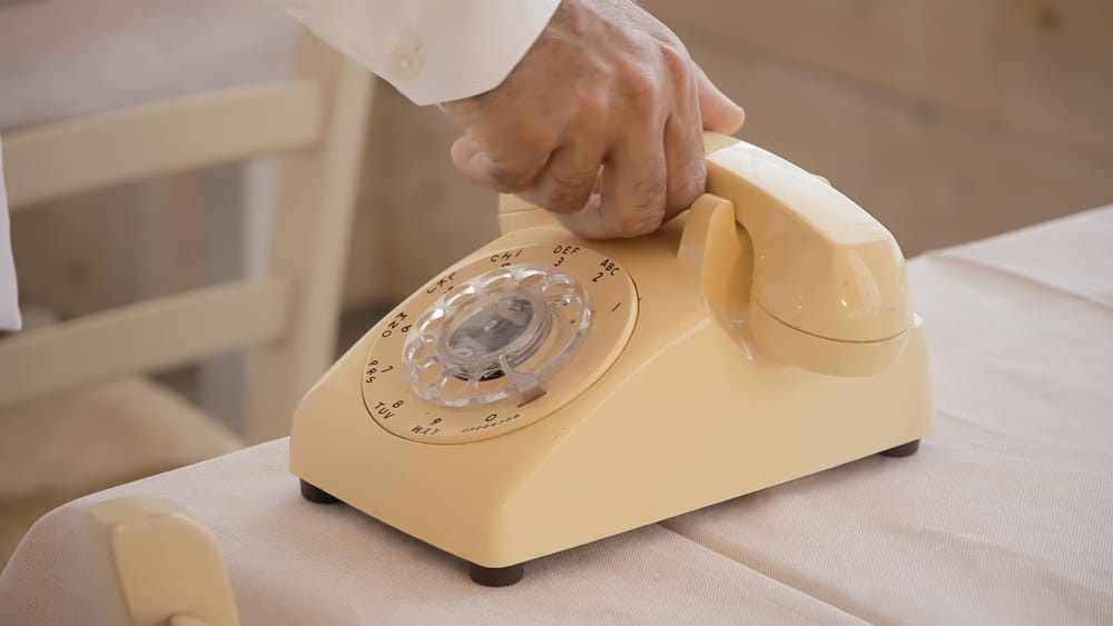 8 Sounds That Instantly Transport Boomers Back To Childhood