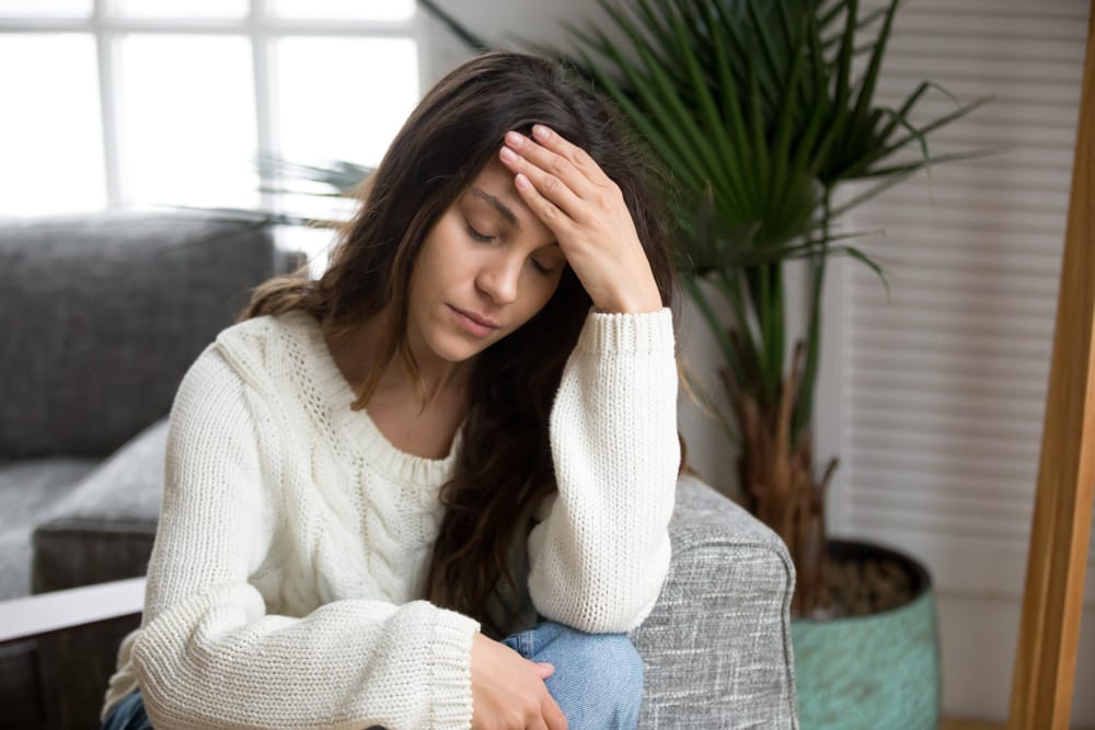 15 Subtle Warning Signs Your Partner Isn’t As Emotionally Invested as You