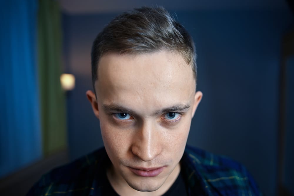 How To Spot The Cracks In A Narcissist’s Story