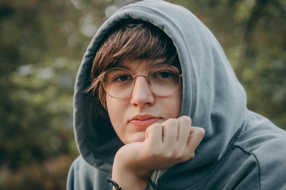 15 Reasons You Feel Like An Outsider Even As An Adult