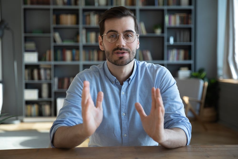 18 Ways Men Unintentionally Shut Down Conversations With Women