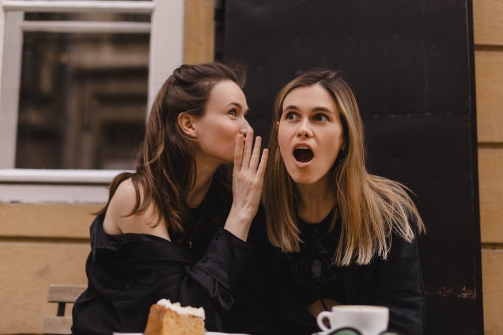 14 Subtle Signs A Friendship Is More Competitive Than Supportive