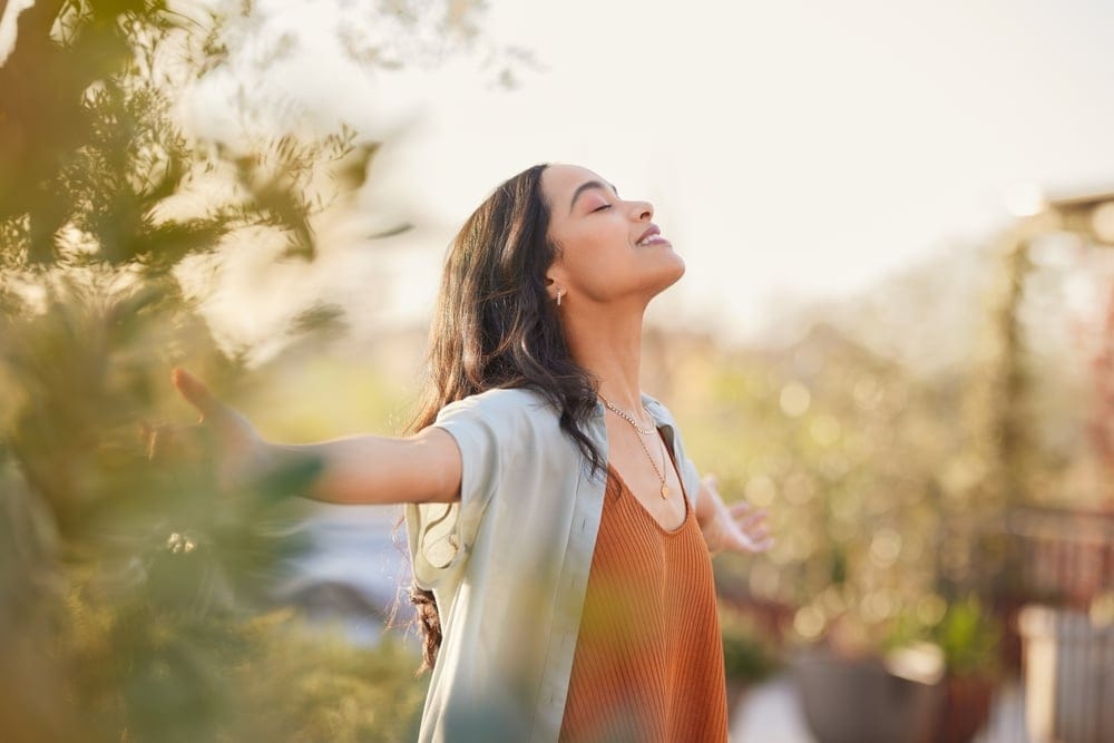 15 Quiet Habits of Women with Unshakable Confidence