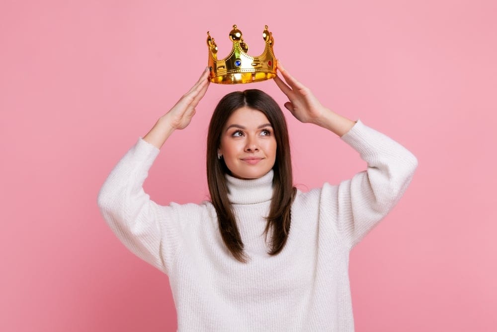 People Who Have Lots of Friends But Still Feel Alone Often Display These 15 Behaviors