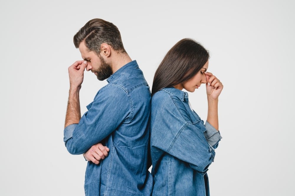 15 Quiet Clues You’re No Longer In Love & What Changed