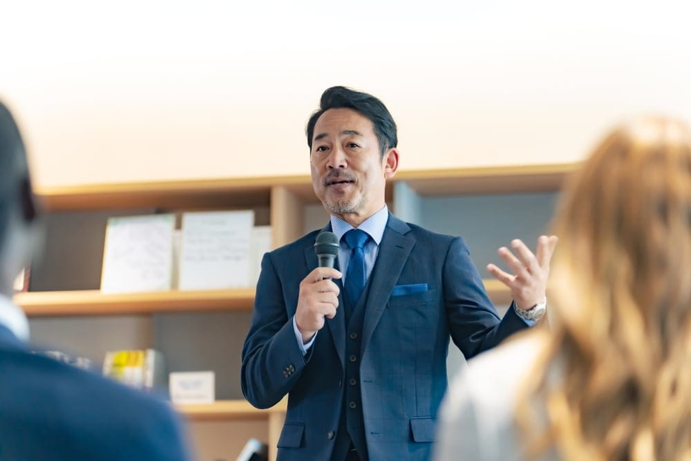 12 Ways To “Hack” Your Fear Of Public Speaking Using FBI Tactics