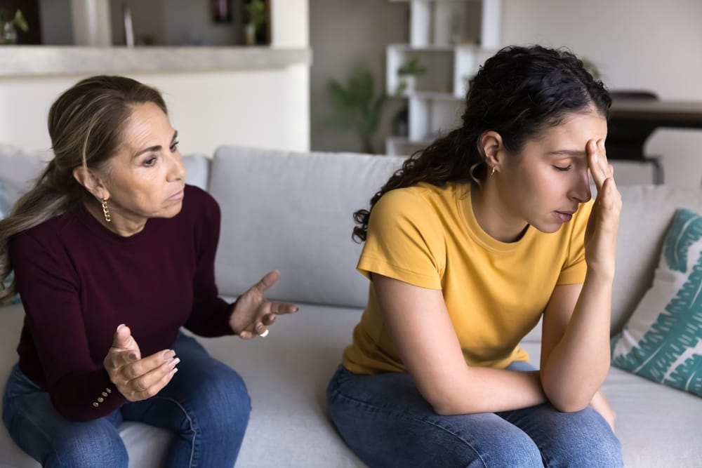 People Who Grew Up With Narcissistic Mothers Often Display These Signs