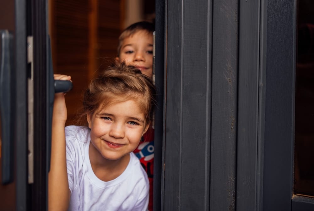 16 Ridiculous Lies We All Totally Believed As Kids