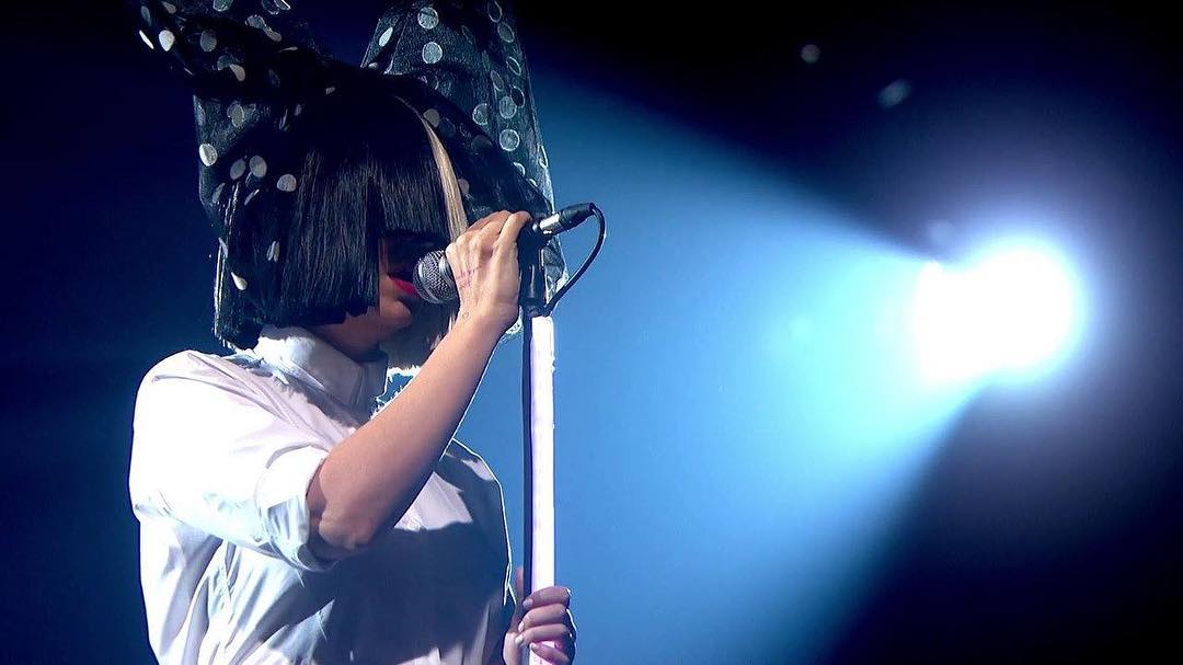 Paparazzi Tried To Sell A Naked Photo Of Sia So She Posted It Online For Free