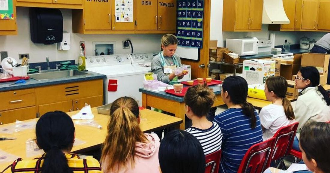 People Want Home Economics Class Back In Schools Because Kids Are Struggling Without Them