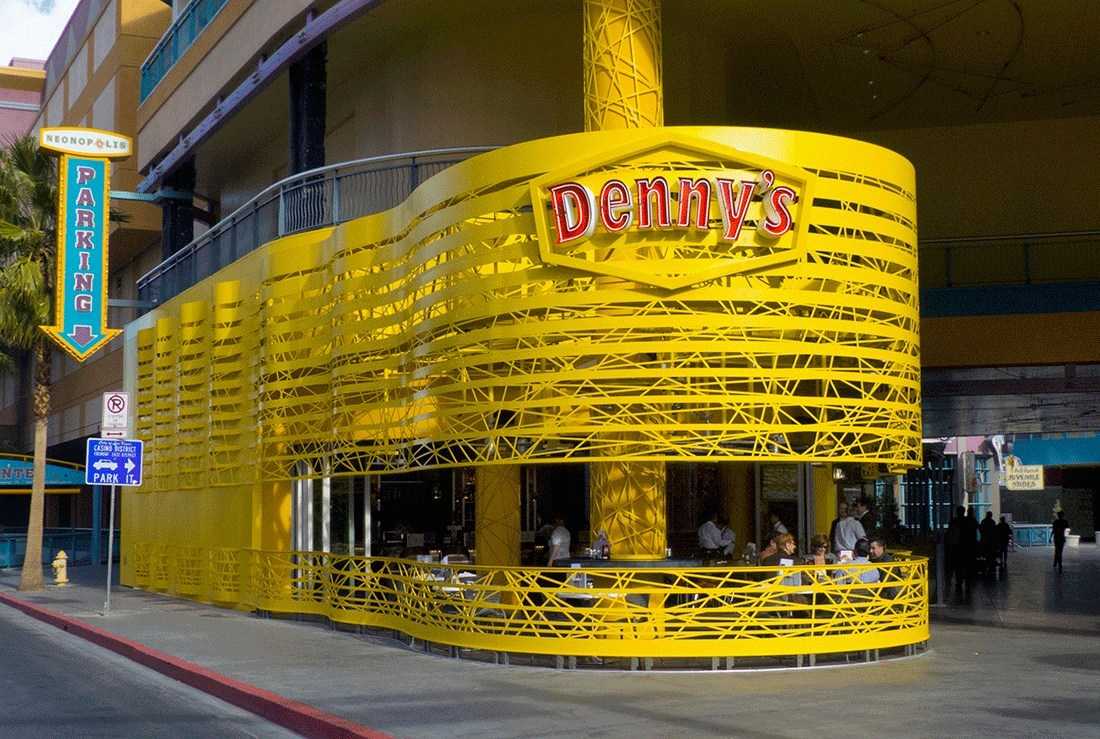 Denny’s Has A Wedding Chapel Where You Can Get Married For Free On Valentine’s Day