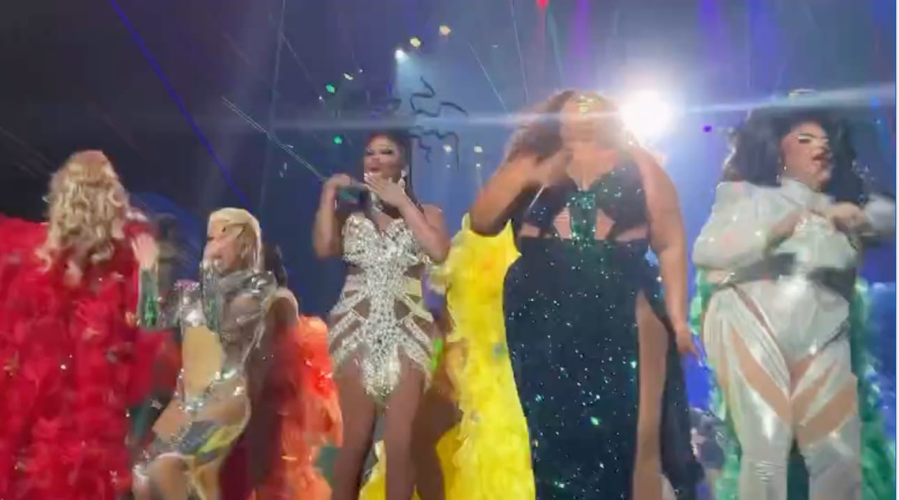 Lizzo Welcomes Drag Queens On Stage At Tennessee Show Amid State’s Drag Ban
