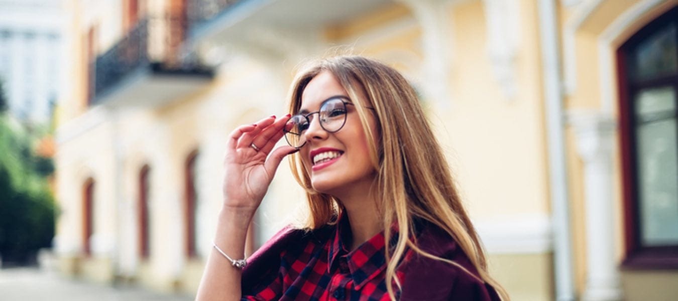 15 Reasons Why It’s OK To Feel Like An Outsider & Not Always Fit In