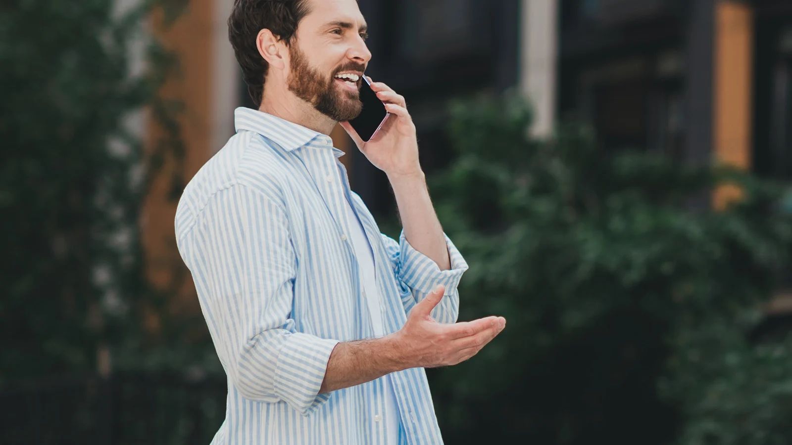If you pace around in circles when you’re on the phone or thinking through something hard, psychology says you’re not restless, you’re using movement to unstick the brain, and the walking is what’s making the thinking possible