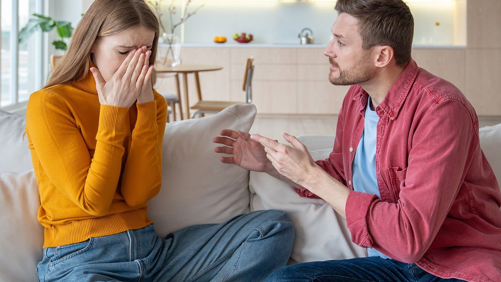 If a man is gaslighting you, psychologists say these 9 classic behaviors are your first red flags