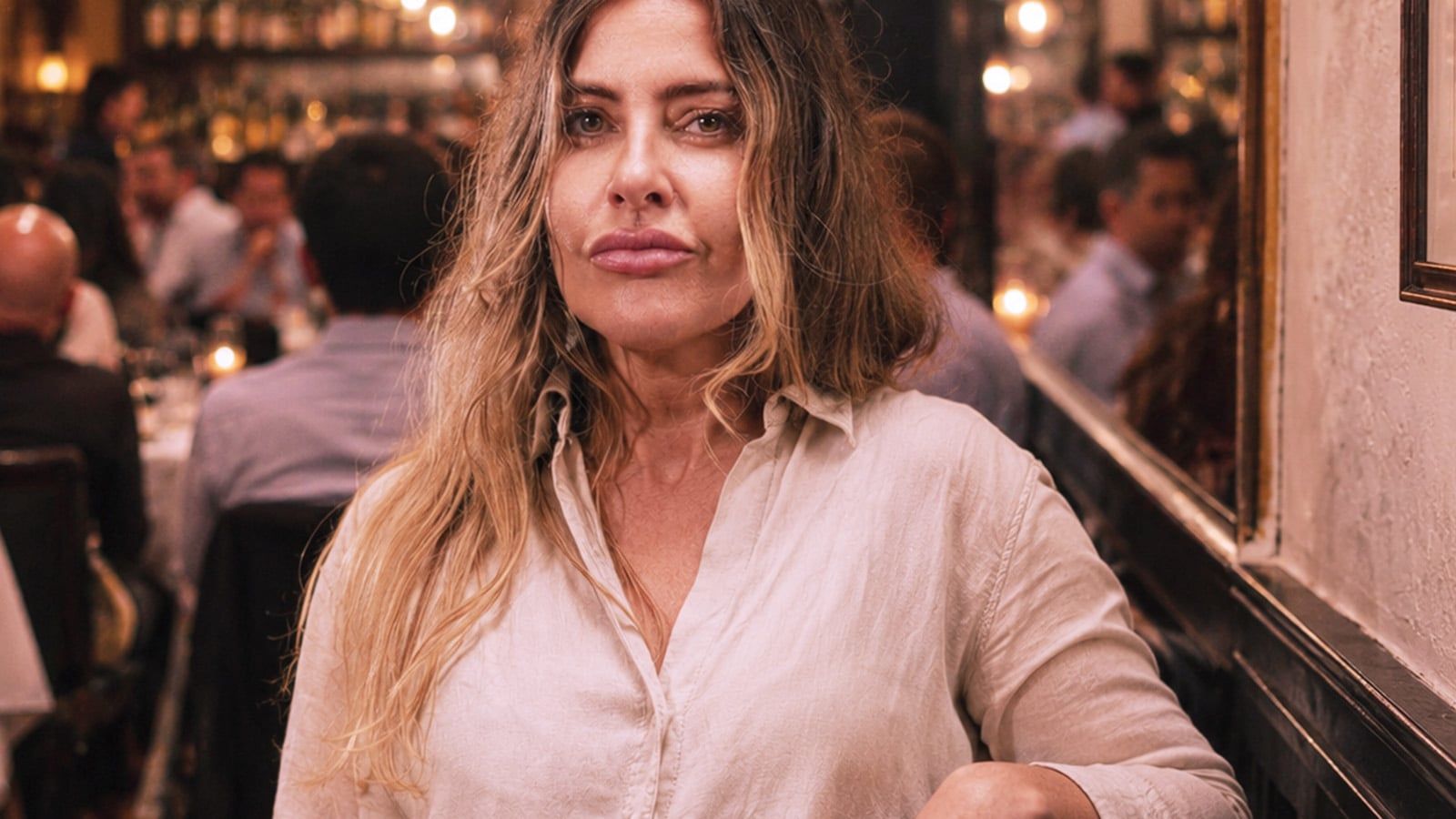 Psychology suggests people who refuse to sit with their back to a crowded room aren’t just being observant, they are subconsciously managing a level of internal tension that has nothing to do with the actual environment
