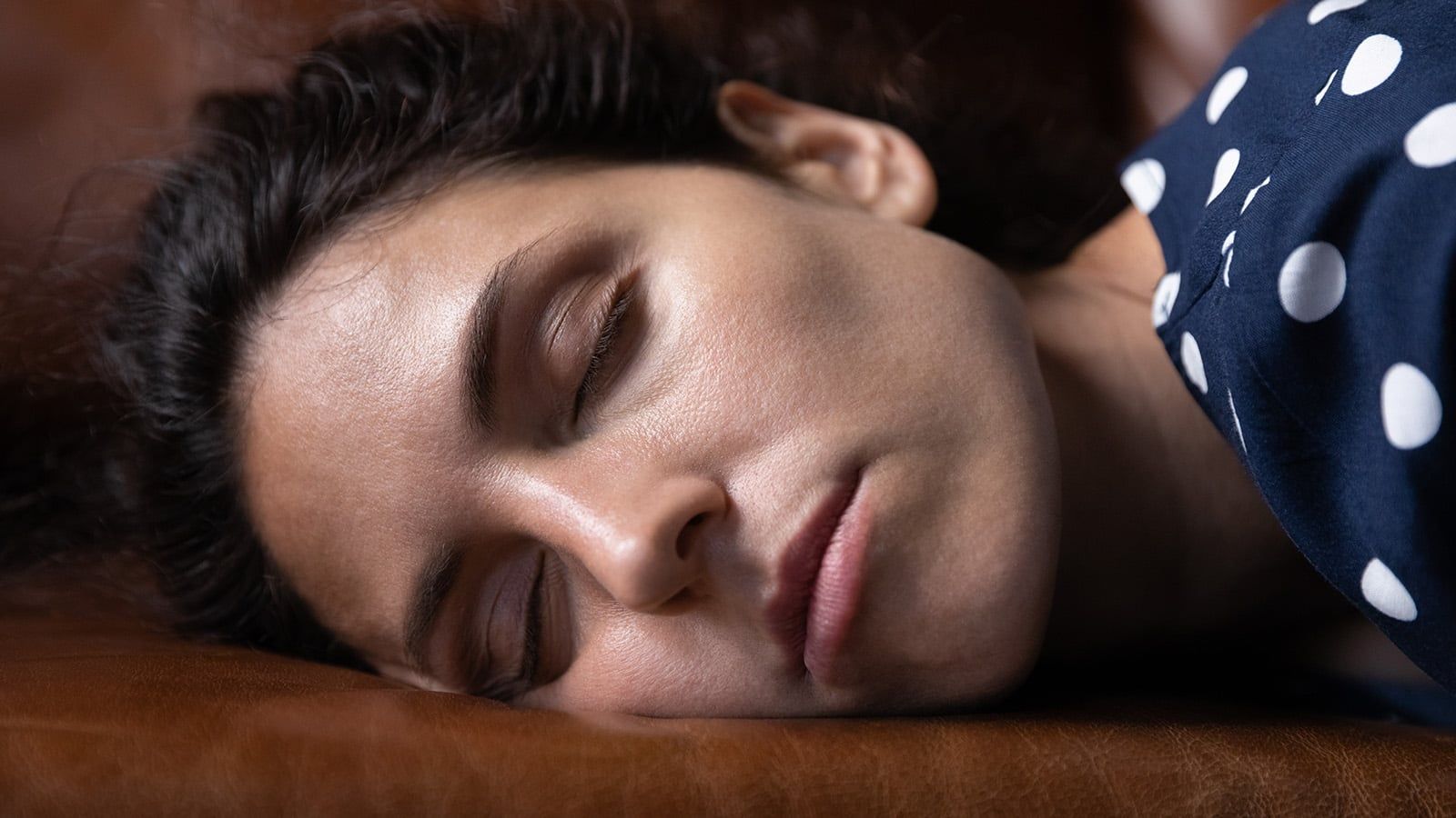 Psychology says the reason so many people need the television on to fall asleep isn’t about noise or habit — it’s that silence is when the thoughts they’ve successfully outrun all day finally catch up, and the flickering screen is the last line of defense between them and everything they haven’t yet decided how to feel about