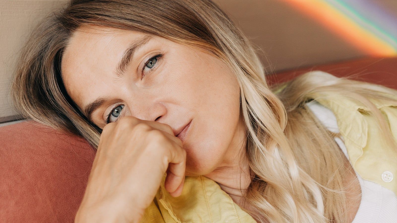 The loneliest people aren’t always alone — these 11 moments show what it looks like to be surrounded by people who don’t really see you