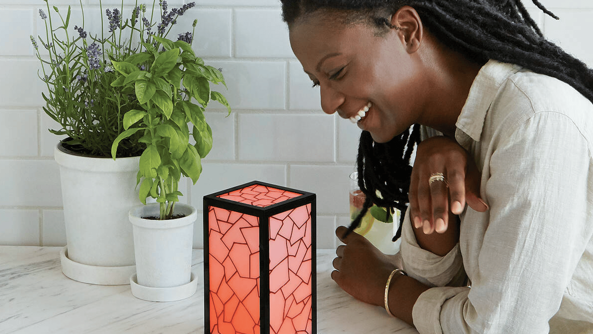 This Long-Distance Friendship Lamp Will Light Up For Your BFF Any Time You Touch It