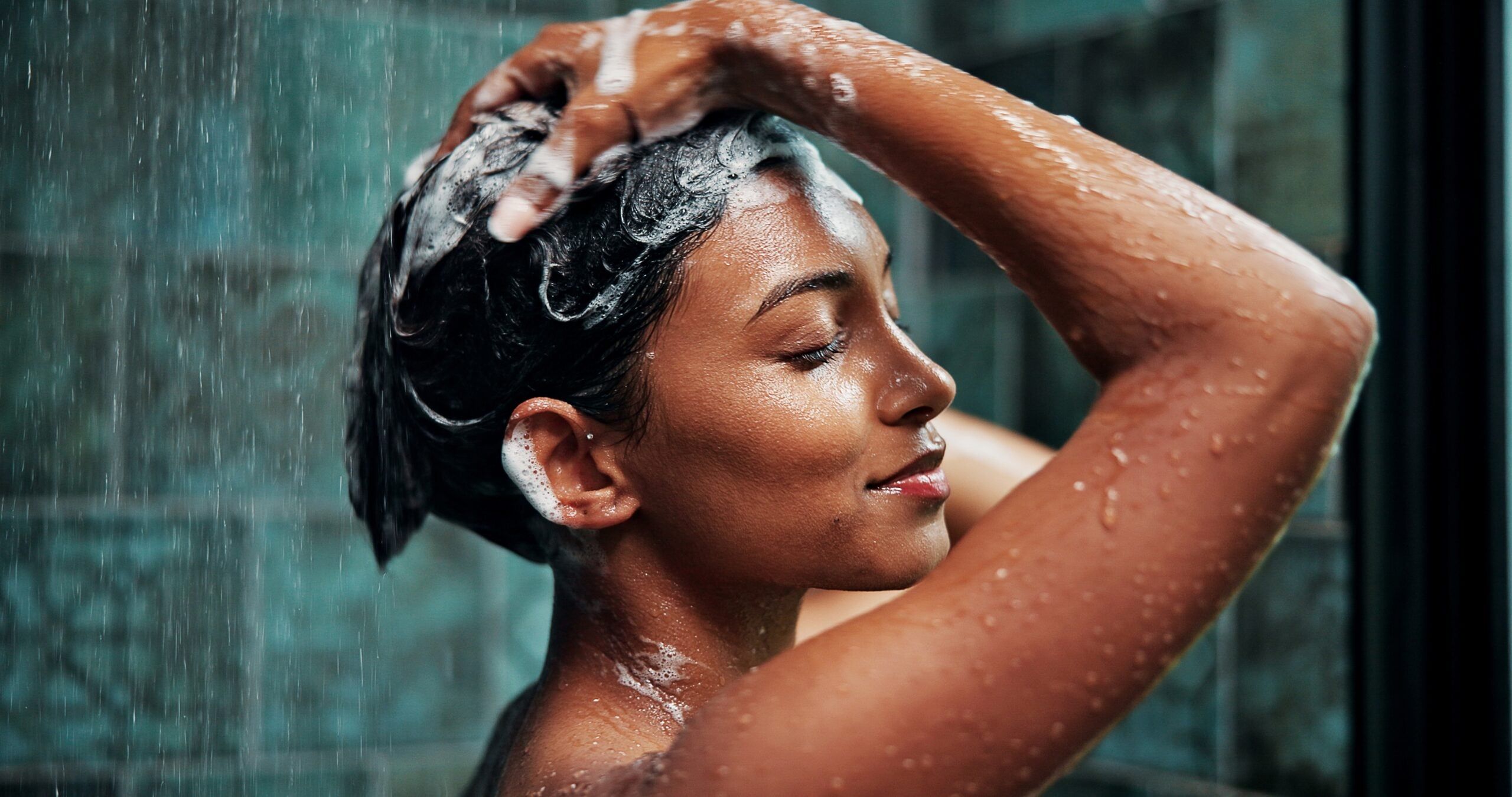 If You Prefer To Shower At Night Instead Of The Morning, Psychology Says Your Brain Processes Information In These 8 Ways