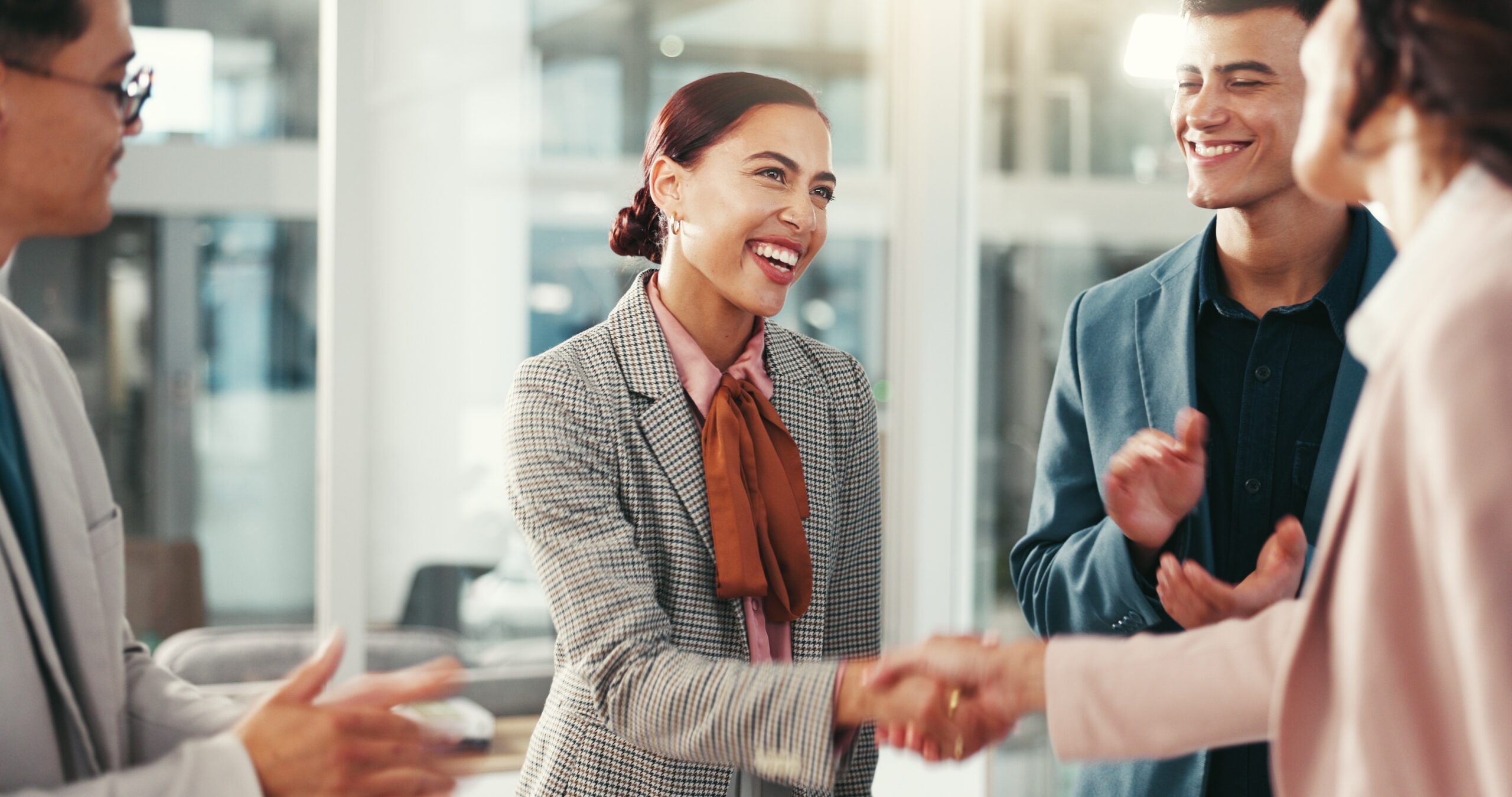 Therapists say women who have never had someone celebrate their wins often develop these 9 patterns that make them shrink their own achievements
