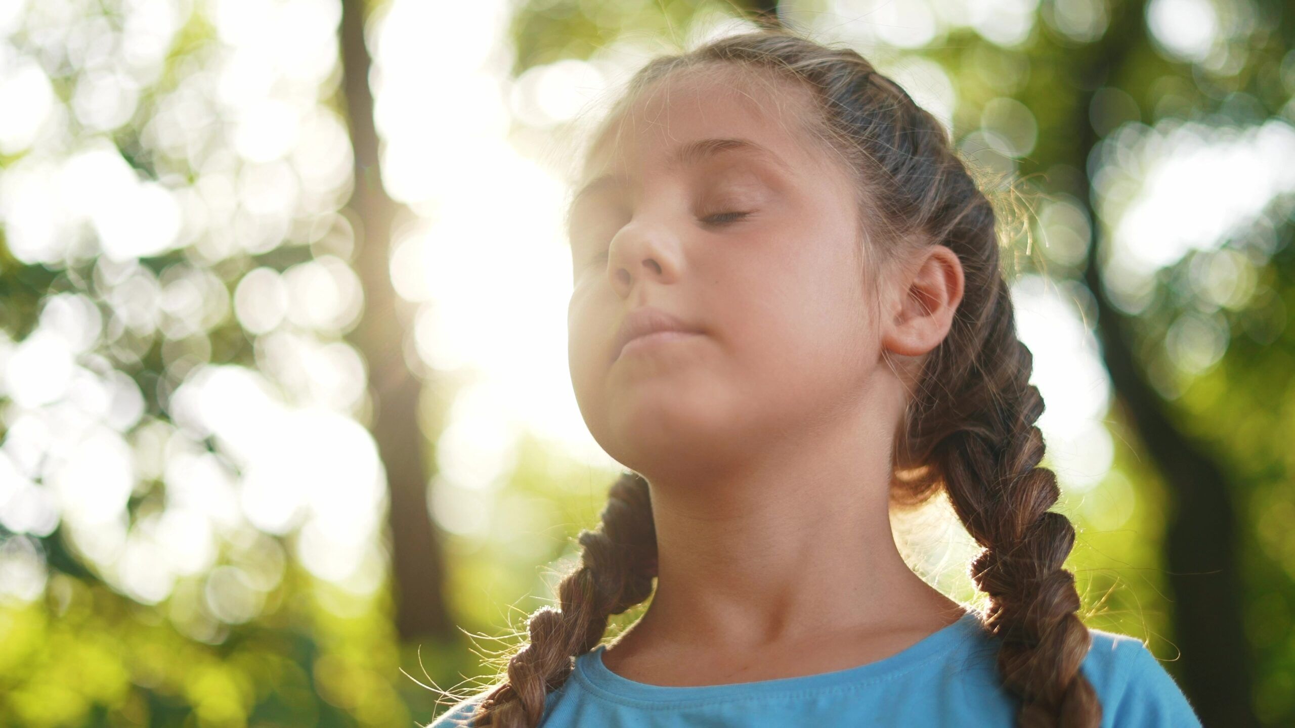 Psychology says people who had to be “strong” as kids didn’t just grow resilient—they also learned to shut down their emotions