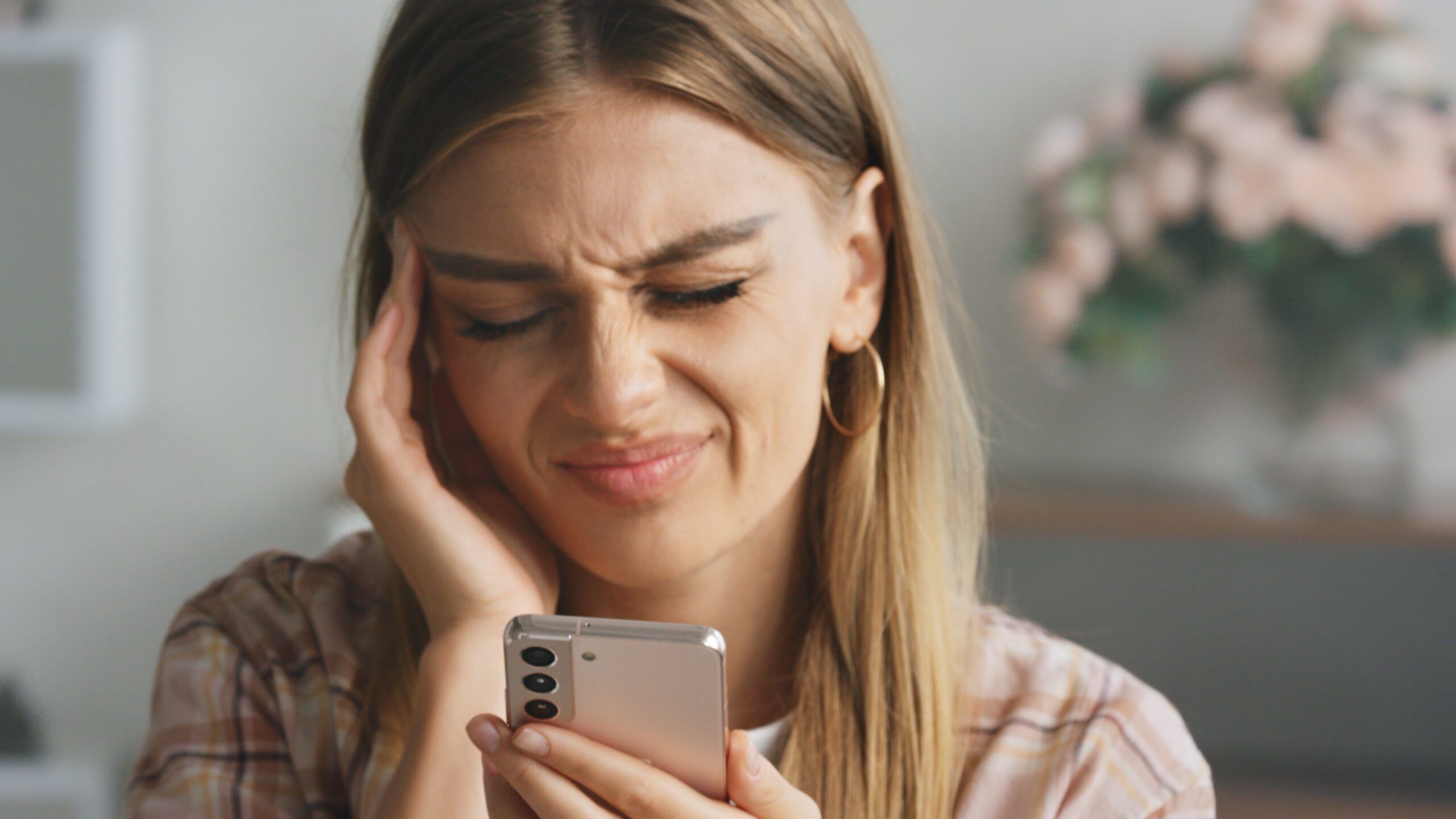 Psychology says people who quietly lose enthusiasm for life often display these 11 everyday habits long before anyone recognizes the deeper problem