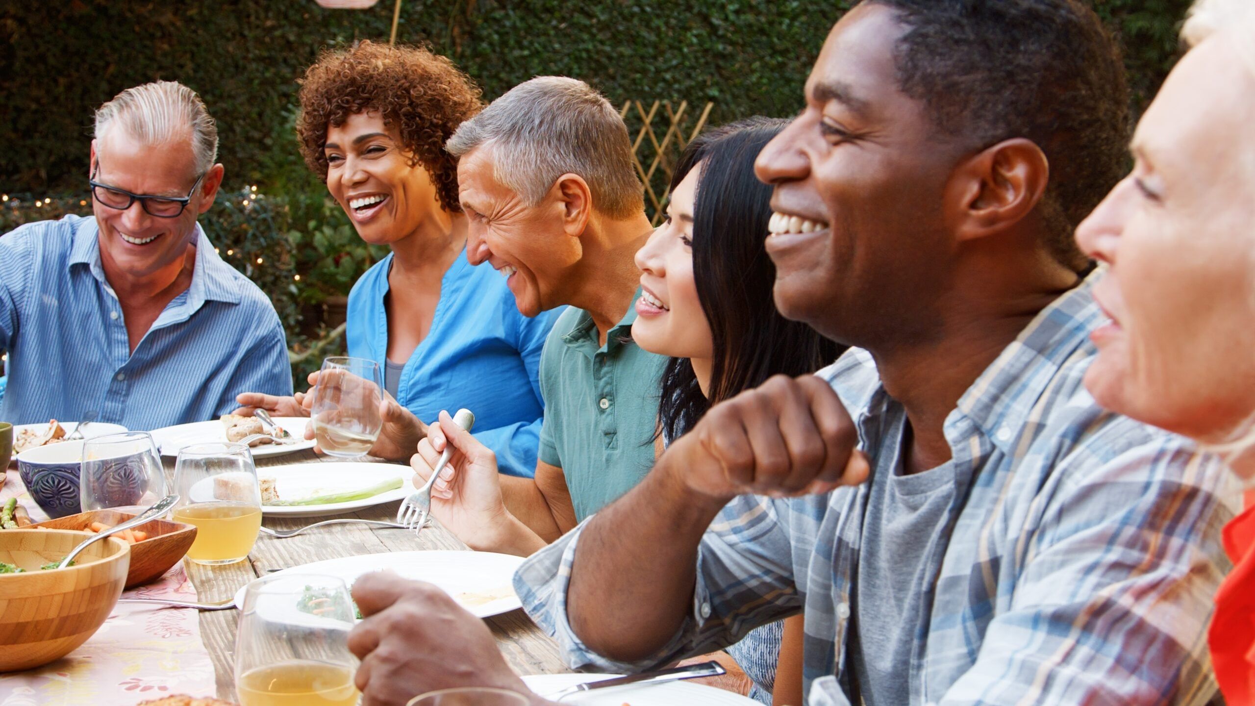 People who pull back in groups aren’t shy—psychologists say they’re often running these 10 mental calculations before deciding whether to speak