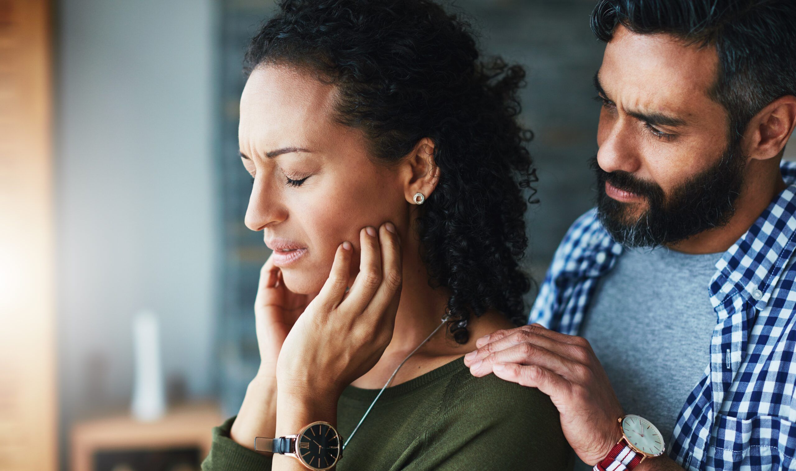 Therapists say if you love your partner but find their need for closeness “suffocating,” you likely possess these 13 attachment traits that others often mistake for coldness