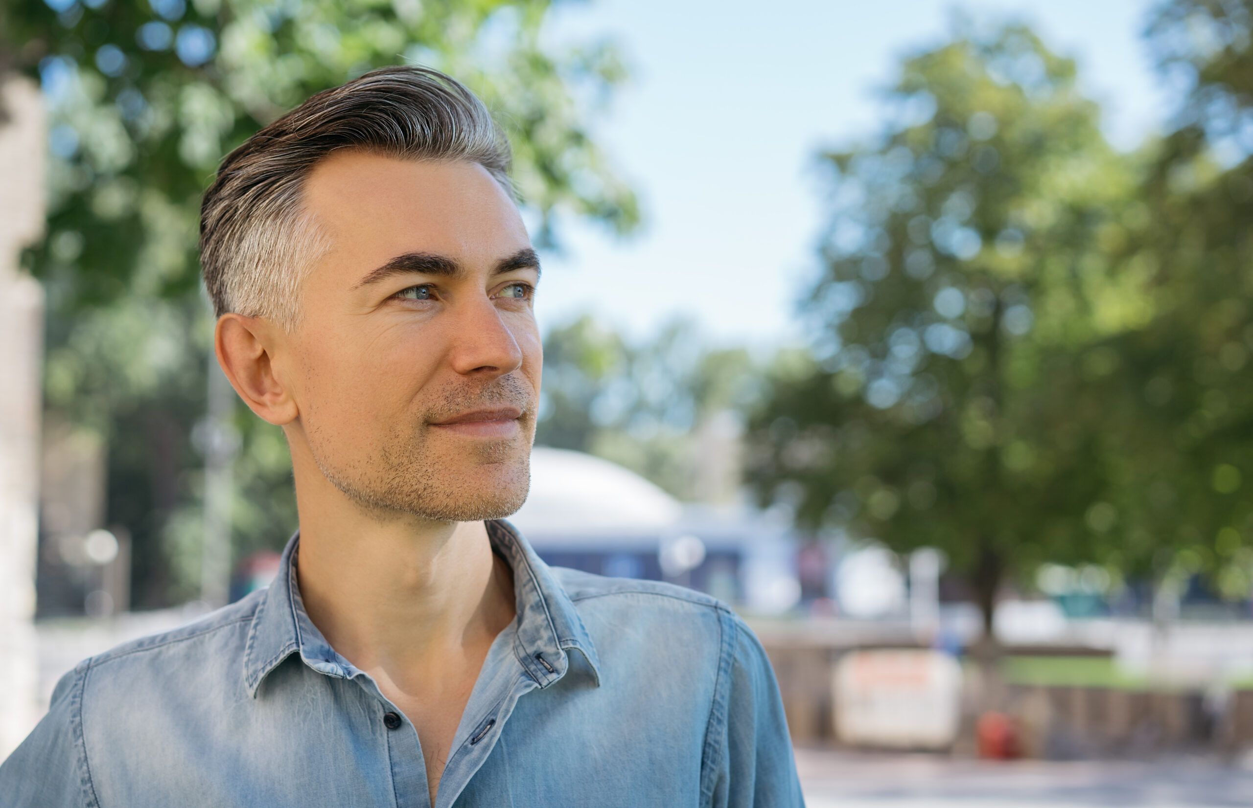 If making close friends after 40 feels almost impossible, psychology says it’s usually not about social skills—it’s about how long you’ve been hiding your real self