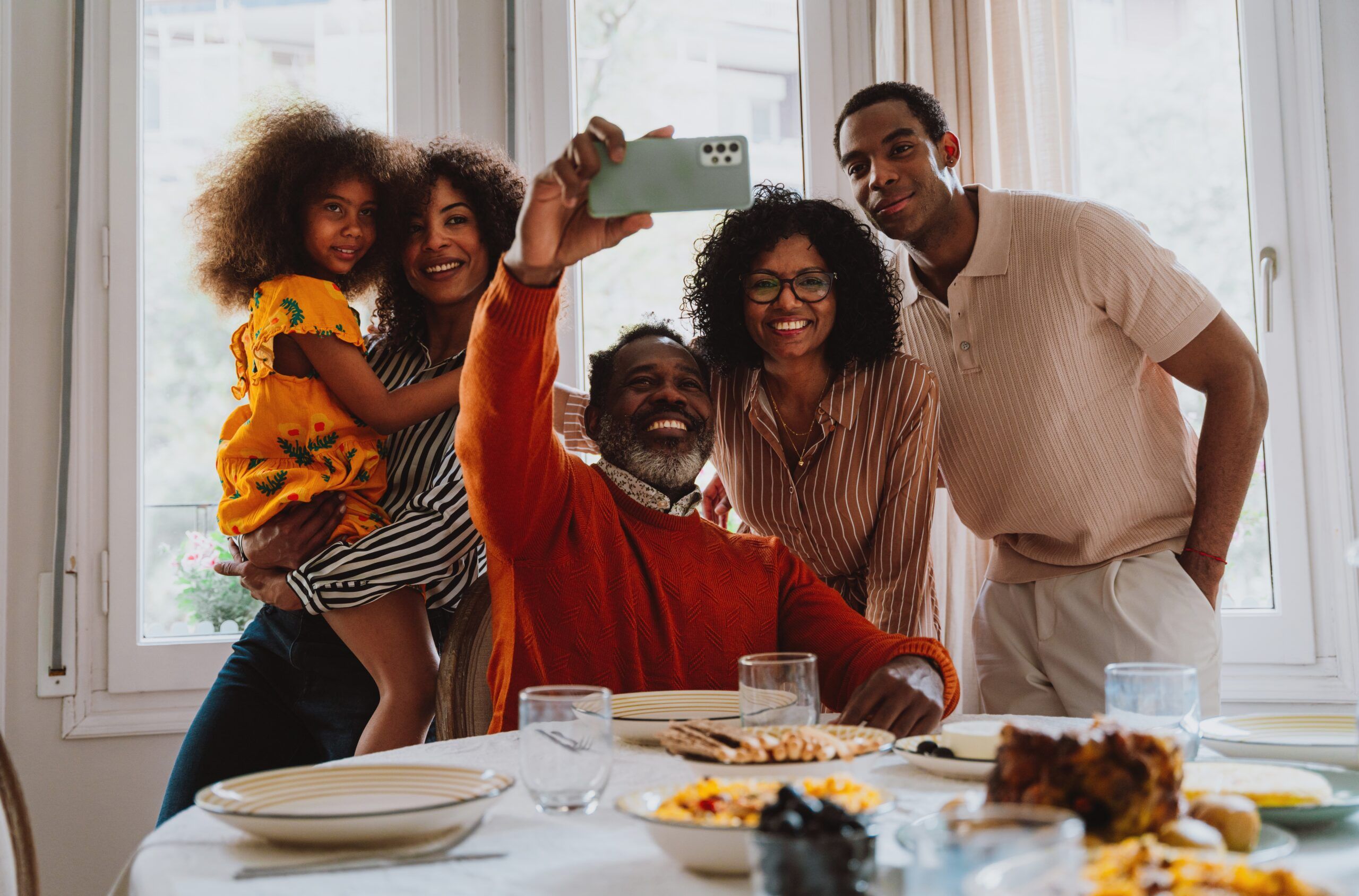 9 Signs Your Family Has Quietly Labeled You The “Successful One” (And The Burden That Comes With It)
