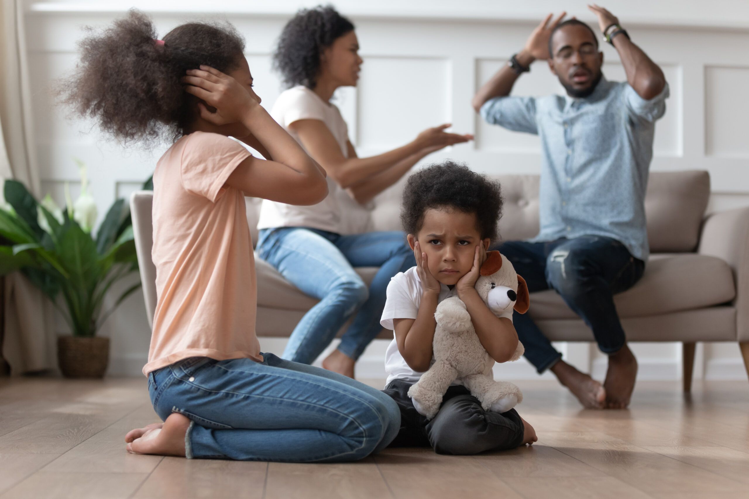 People Whose Parents “Stayed Together For The Kids” Often Struggle With These 8 Relationship Beliefs
